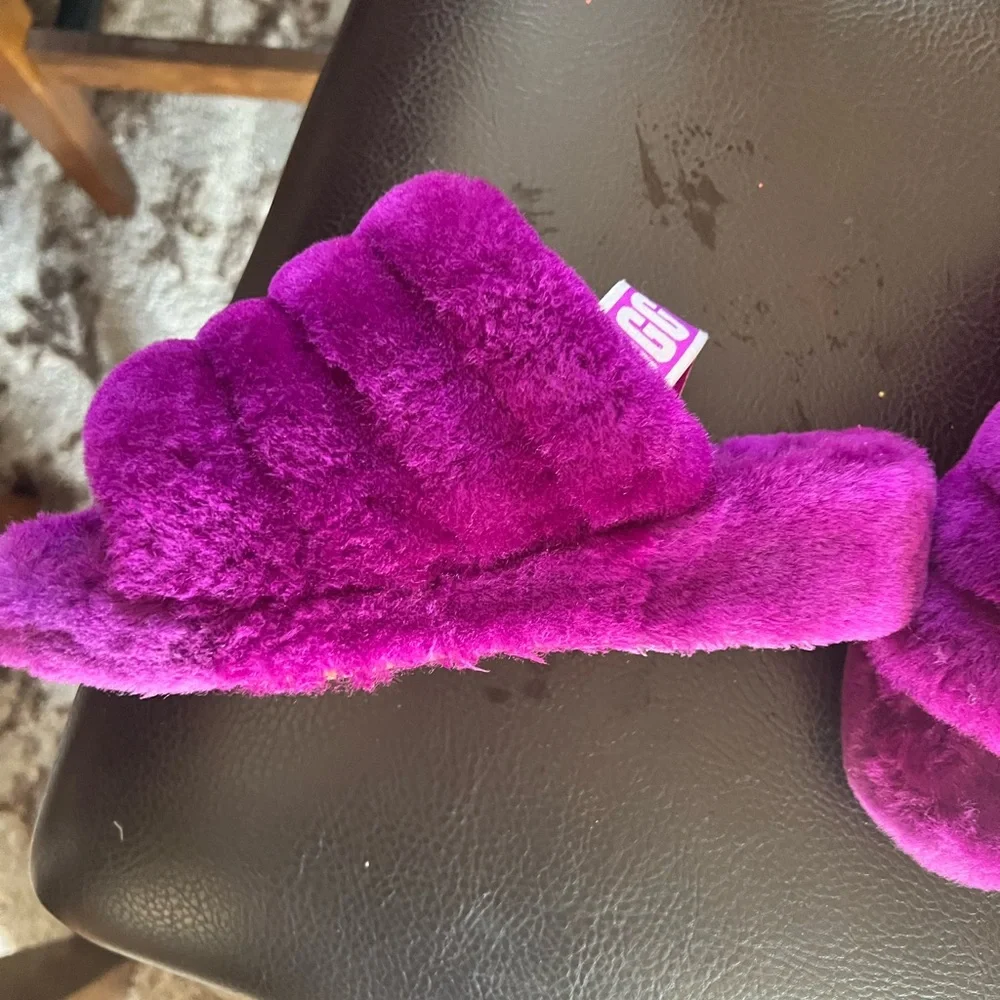 Ugg Slippers size 6 pink - Picture 7 of 7